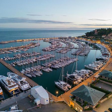 Hotel Aurora Varazze Bagian luar foto