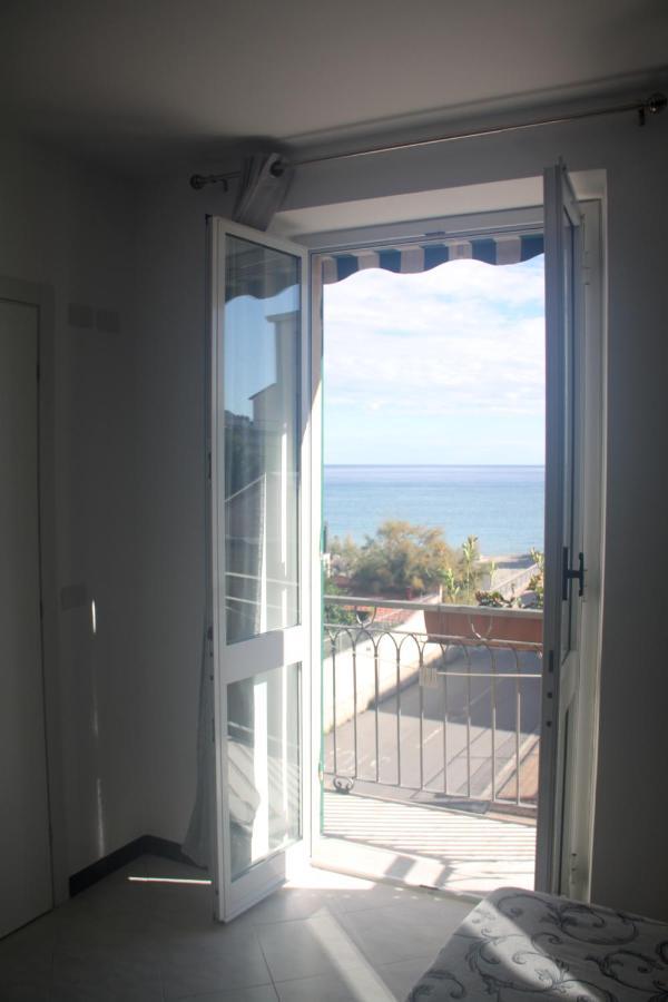 Hotel Aurora Varazze Bagian luar foto