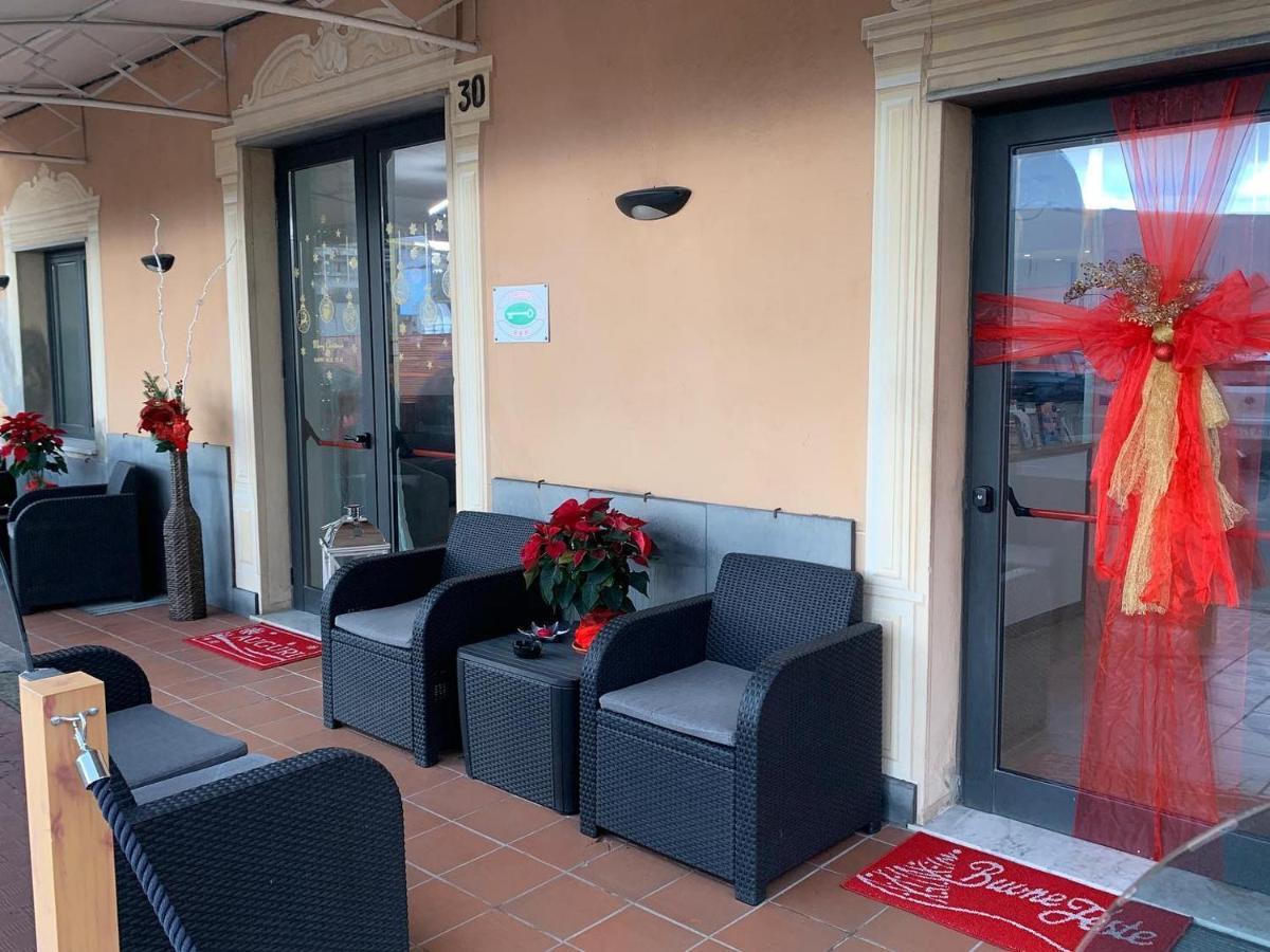 Hotel Aurora Varazze Bagian luar foto
