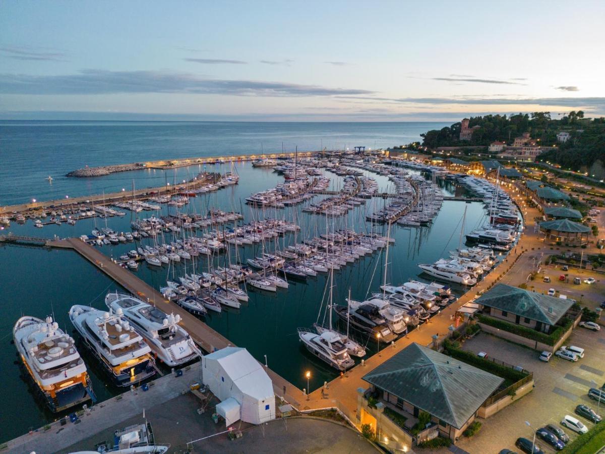 Hotel Aurora Varazze Bagian luar foto